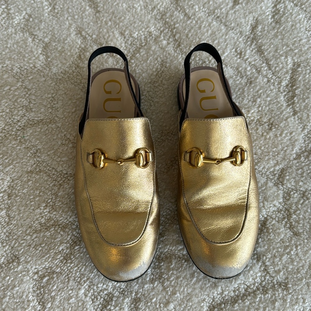Gucci girls gold slide size 32 (US 2)